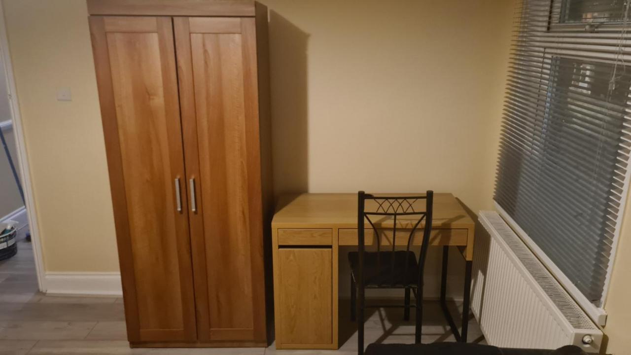 Entire 2 Bedroom Home/Flat In London, Central Line 외부 사진